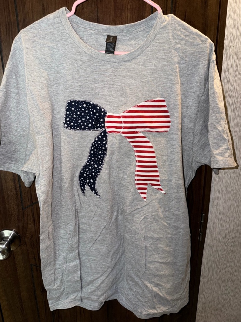 Gildan | Gray Short-Sleeve Stars and Stripes bow tee, size L